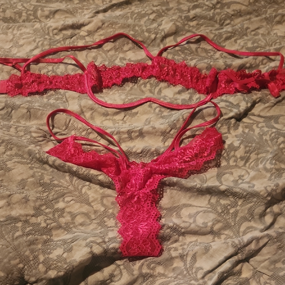 Elegant Lace Lingerie Set in Vibrant Pink